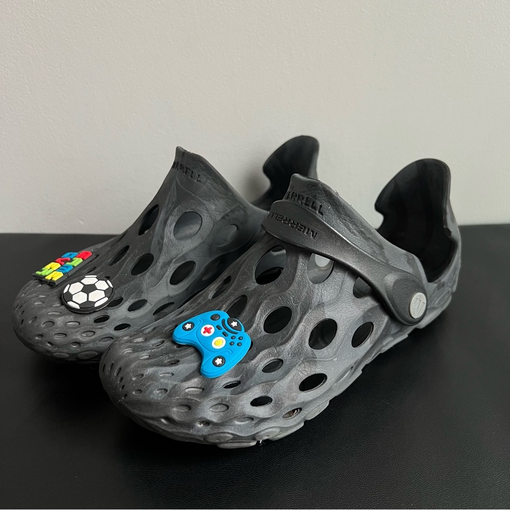 Merrell Kids' Black Ventilated Clog with Game Charms